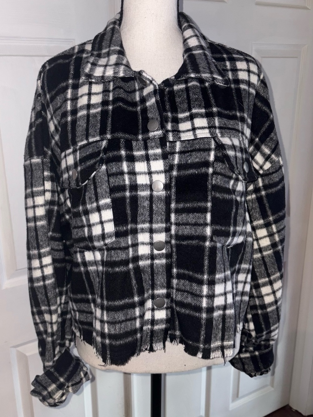 HYFVE-Black & White Plaid Shacket Jacket - Classic Plaid flannel cropped